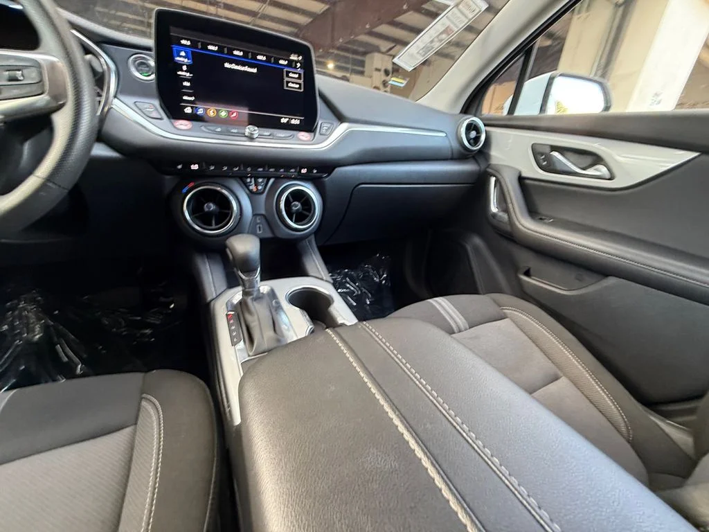 Used 2025 White Chevrolet LT image 15