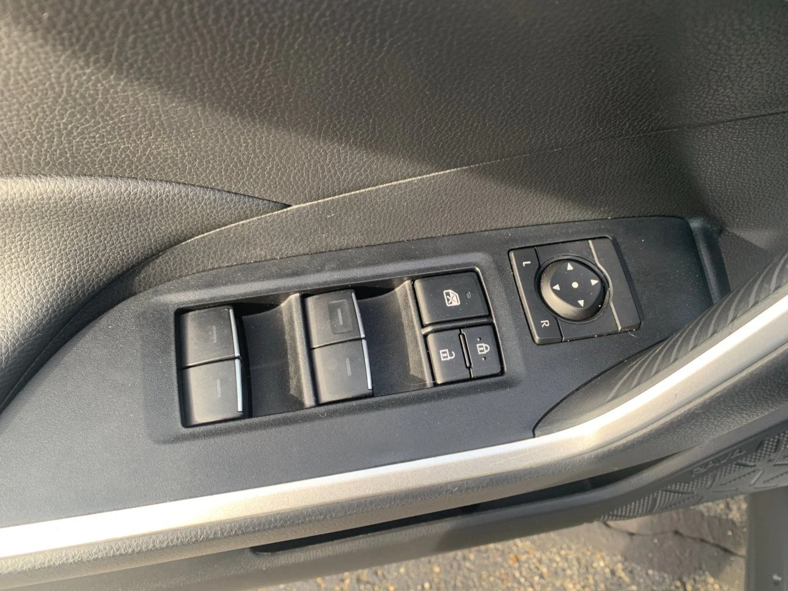 Used 2025 White Toyota XLE image 13
