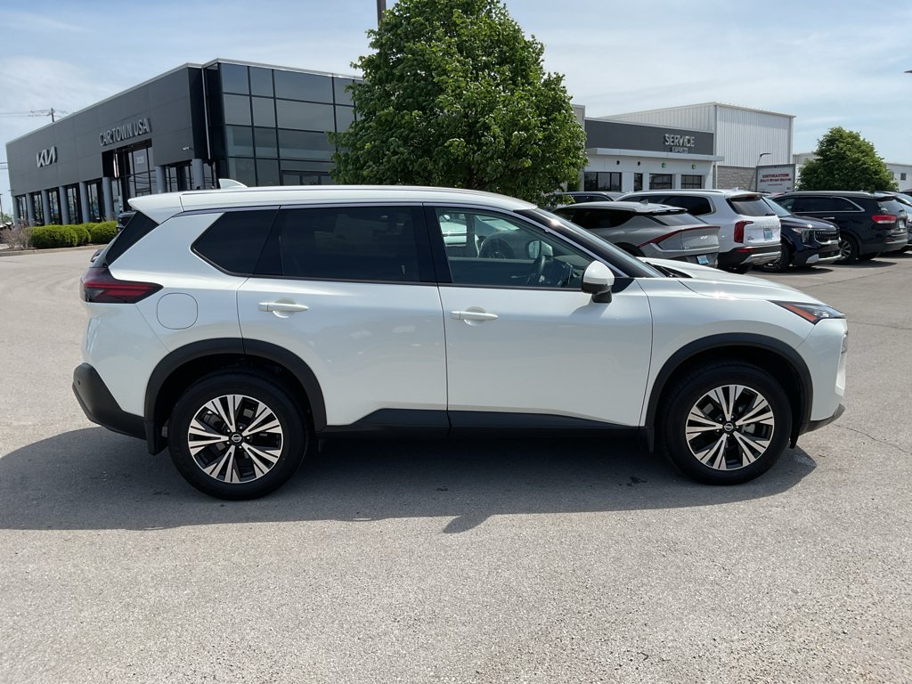Used 2021 Pearl White Tricoat Nissan SV image 10