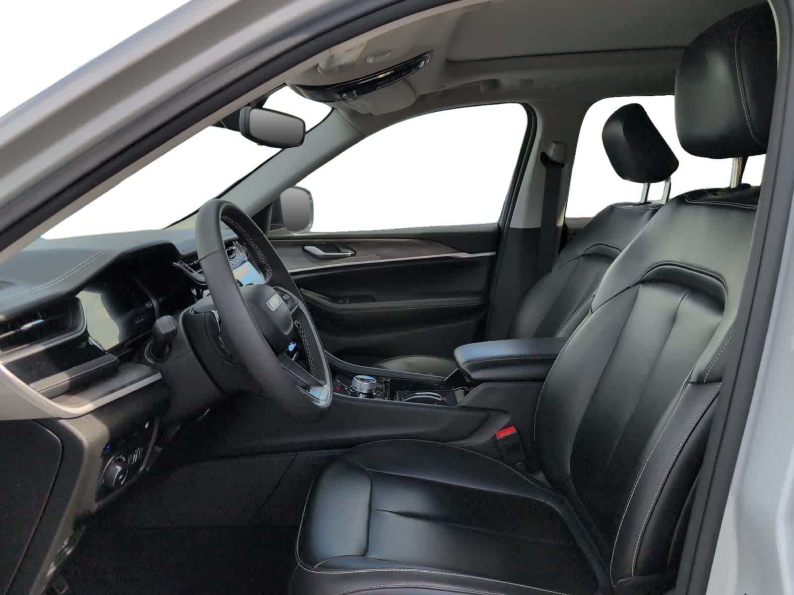 Used 2023 Silver Zynith Jeep  image 12