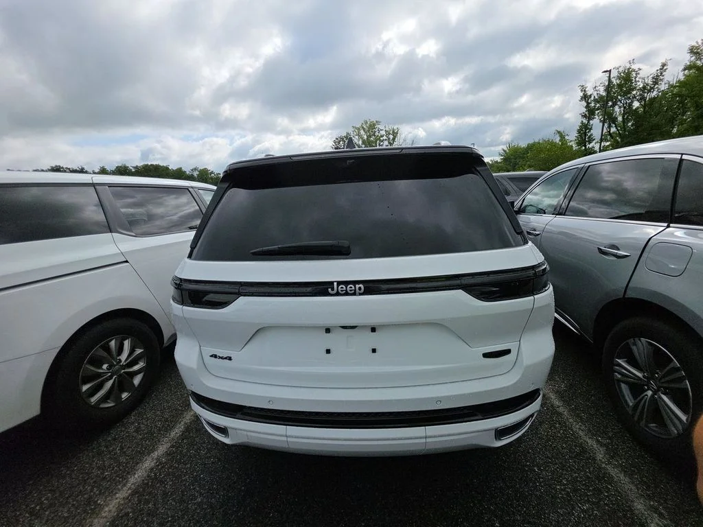 Used 2024 White Jeep Summit Reserve image 12