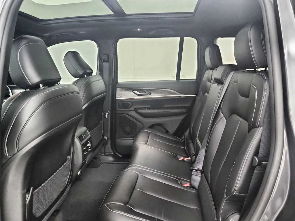 New 2026 Baltic Gray Metallic Clear-Coat Exterior Paint Jeep Limited image 30
