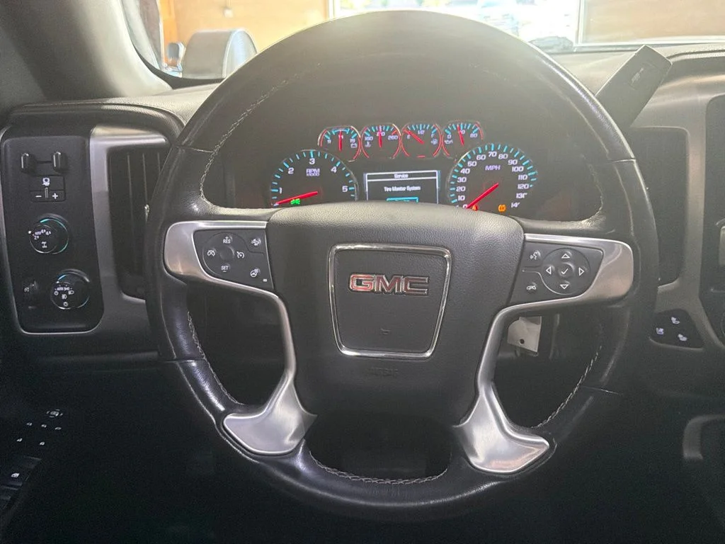 Used 2018 Quicksilver Metallic GMC SLT image 18