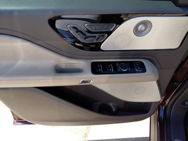 Used 2020 Burgundy Lincoln Reserve image 32