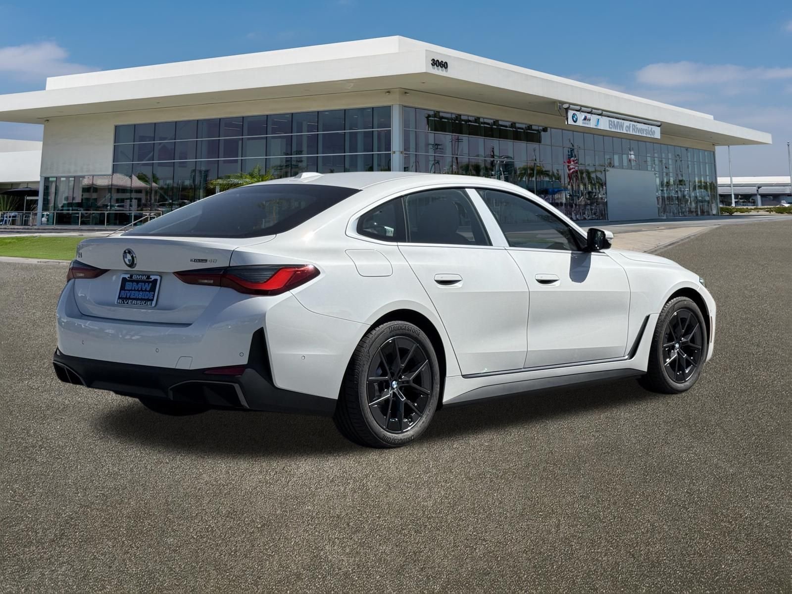 New 2026 Mineral White Metallic BMW eDrive40 image 10