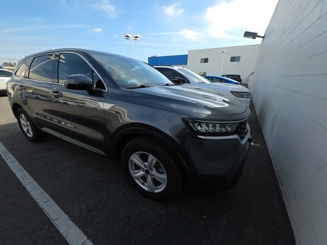 2022 Kia Sorento LX photo 3