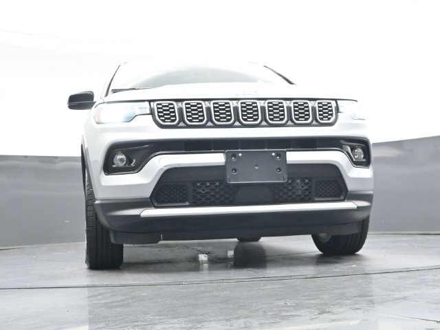 Used 2025 Silver Jeep Limited image 38