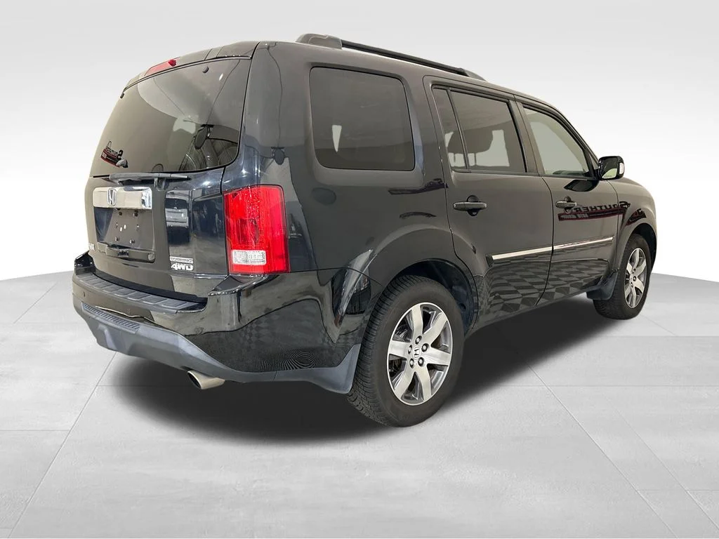 Used 2013 Black Honda Touring image 5