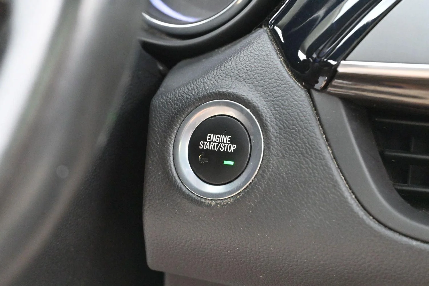Used 2019 Satin Steel Metallic Buick Essence image 23