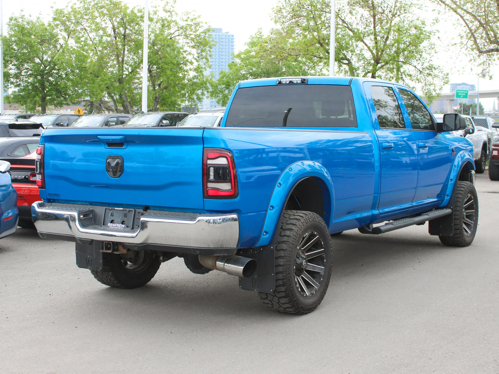 Used 2020 Blue RAM Big Horn *5th Wheel & Gooseneck | Apple CarPlay | Alpine | Cummins | Heated Seats image 15