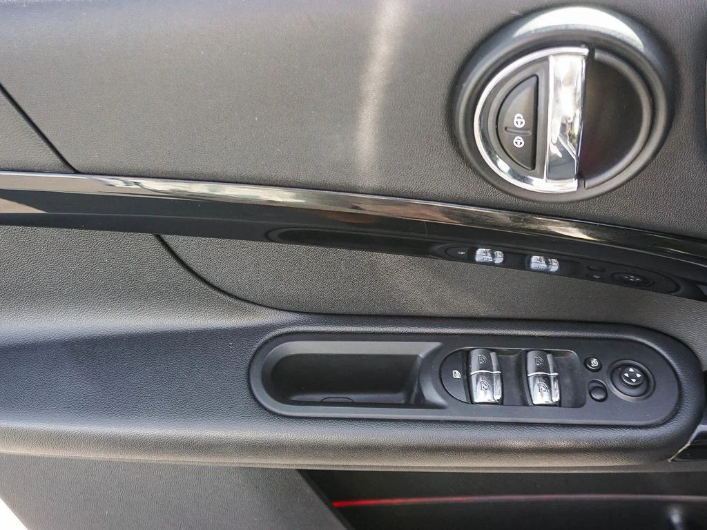 Used 2017 Black MINI Base image 18