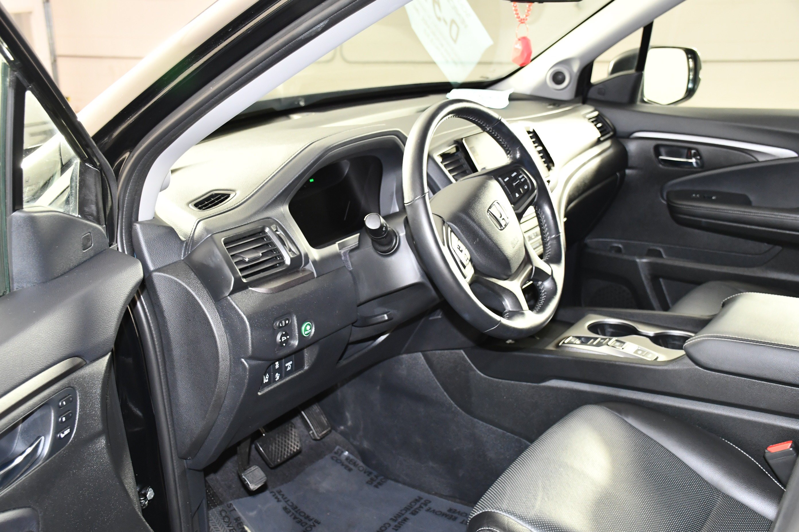 Certified Used 2024 Crystal Black Pearl Honda AWD RTL image 2