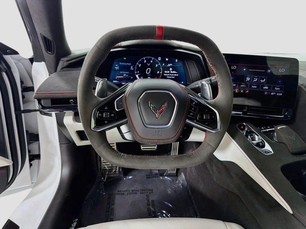 Used 2023 White Chevrolet Stingray image 22