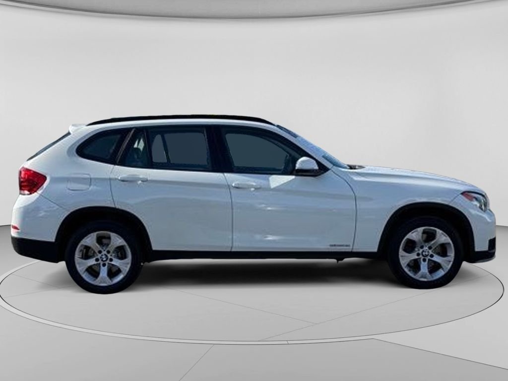 Used 2015 Alpine White BMW sDrive28i image 31