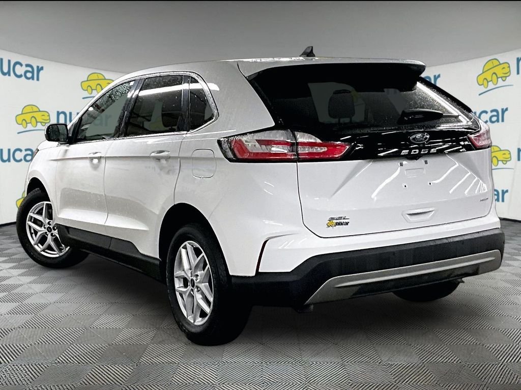 Used 2022 White Ford SEL image 4