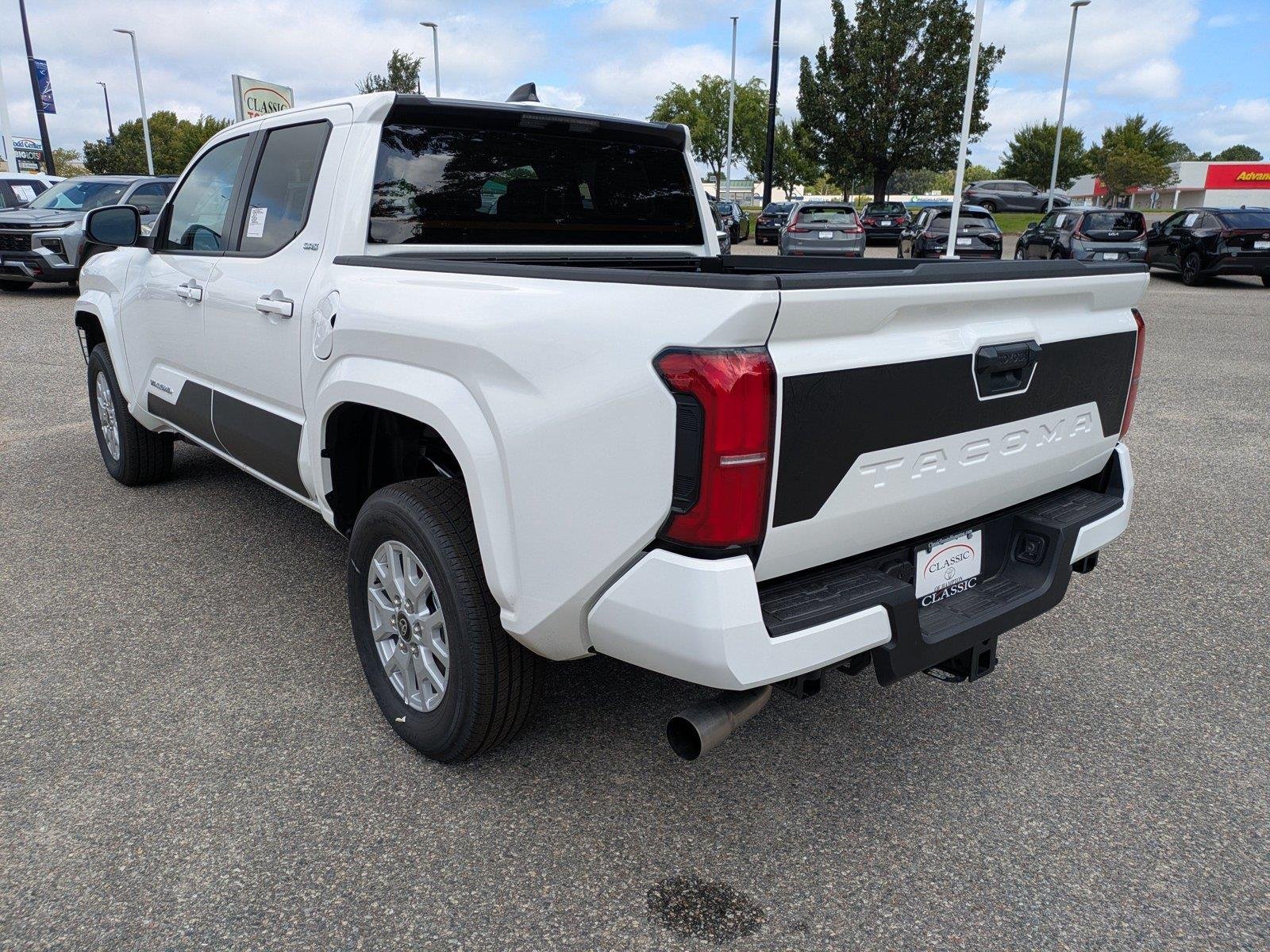 2026 Toyota Tacoma SR5 - Photo 6