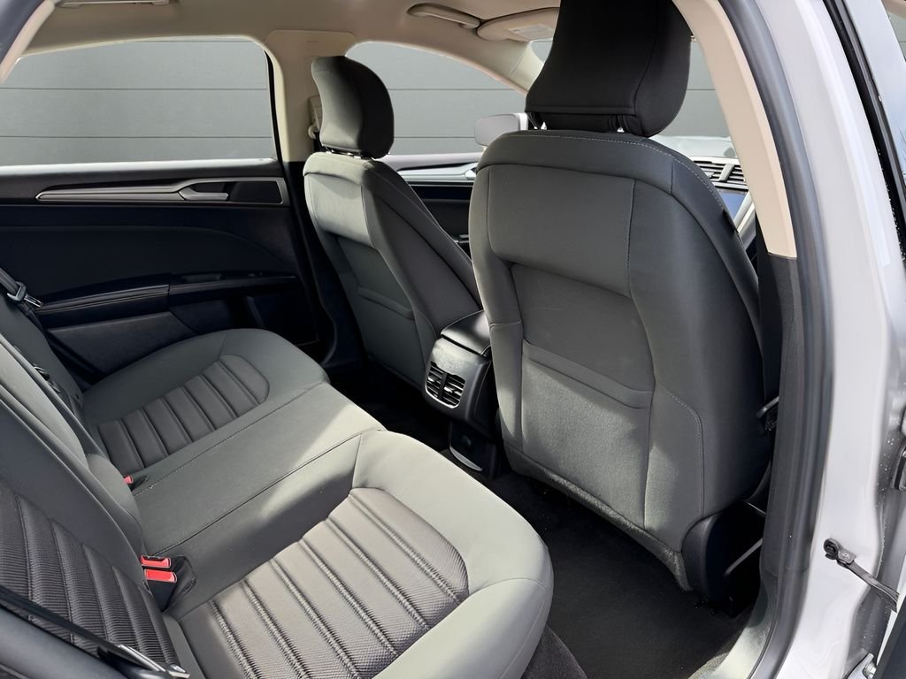 Used 2019 Silver Ford SE image 28
