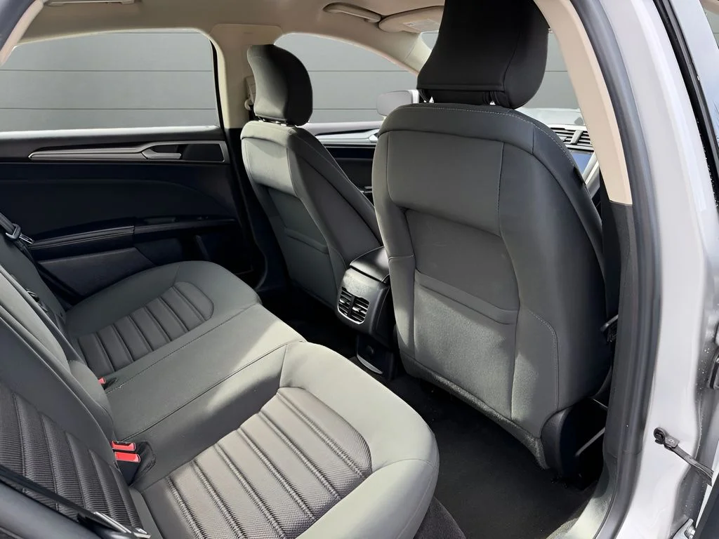 Used 2019 Silver Ford SE image 28