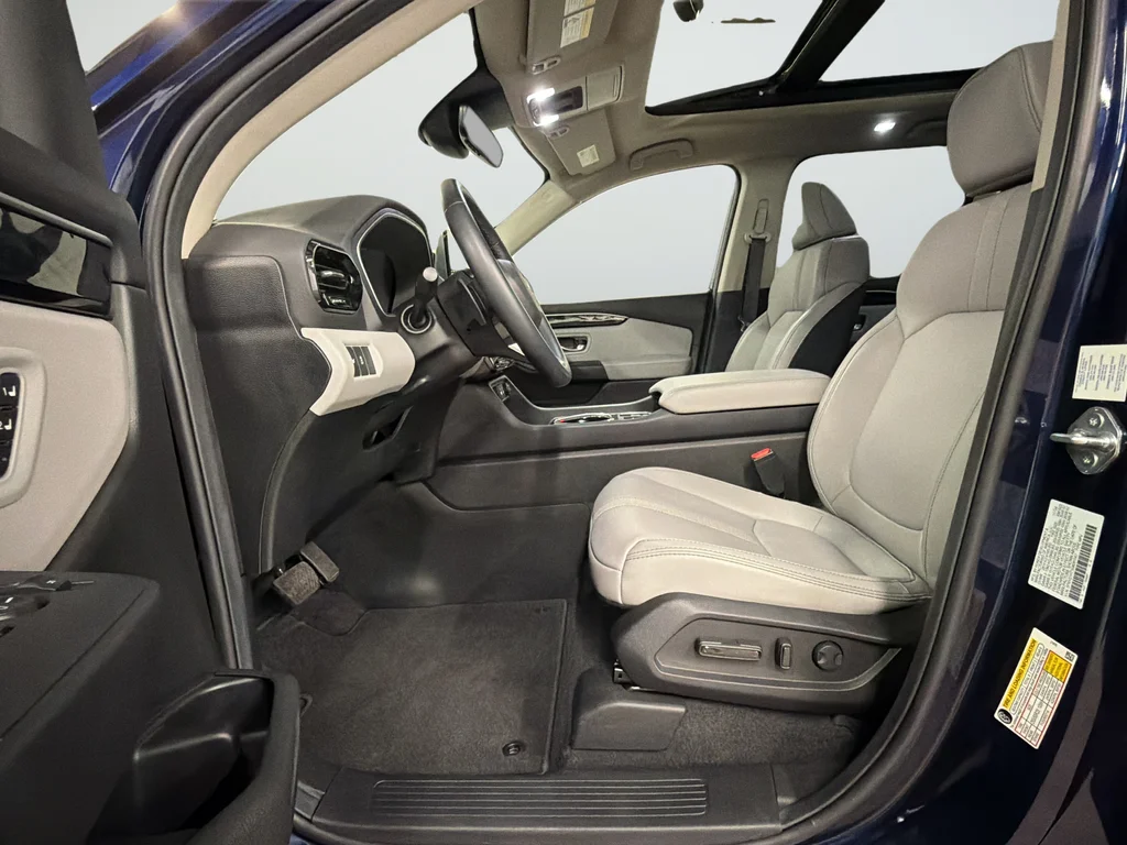 Used 2025 Blue Honda Touring image 9