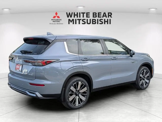 New 2026 Moonstone Gray Metallic Mitsubishi SE S-AWC image 2