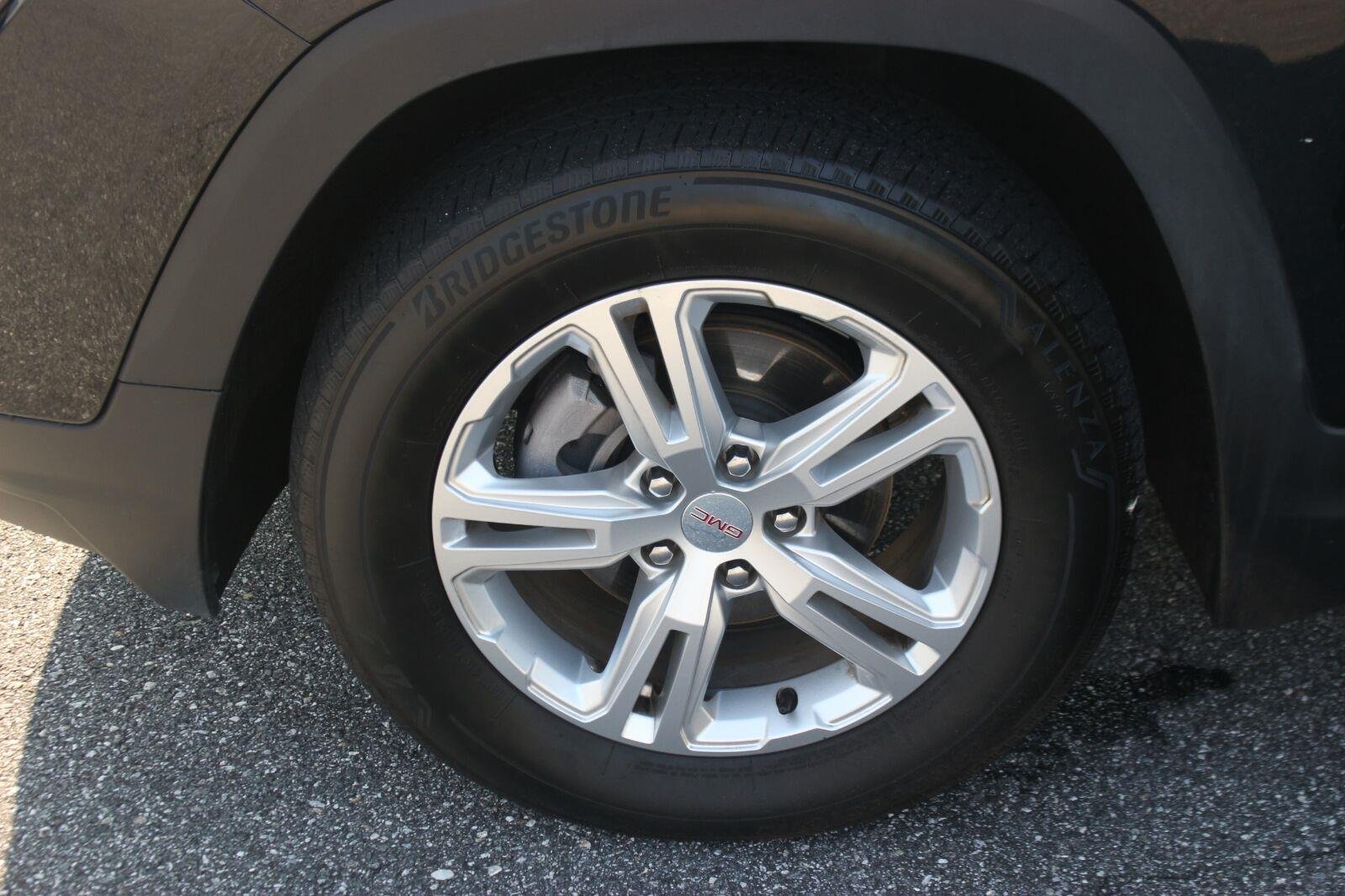Used 2024 Ebony Twilight Metallic GMC SLE image 39