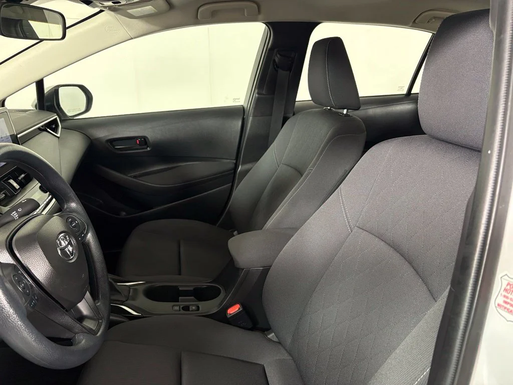 Used 2025 White Toyota LE image 17