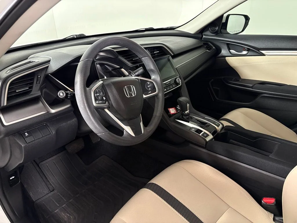 Used 2018  Honda EX image 16
