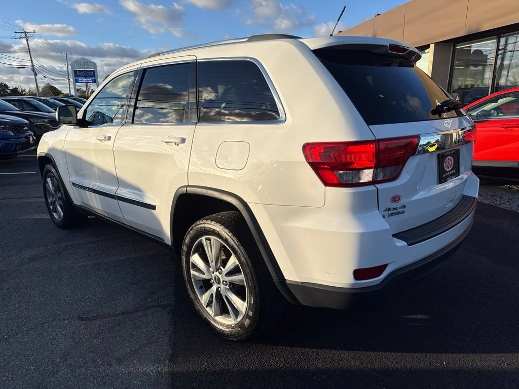 Used 2013 White Jeep Laredo image 7