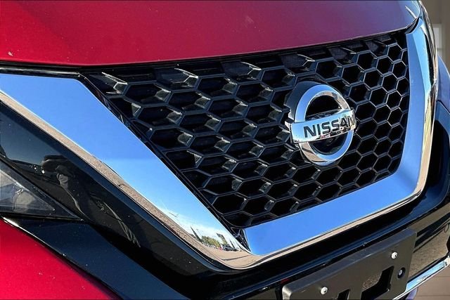Used 2021 Red Nissan Platinum image 27