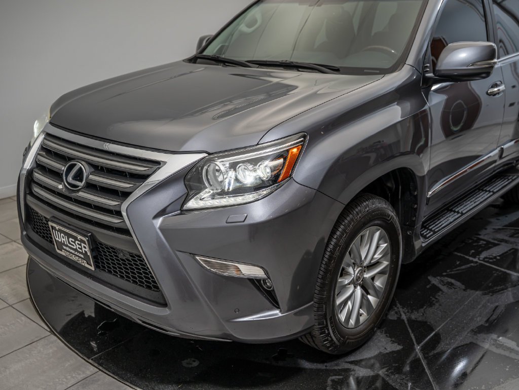 Used 2016 Gray Pearl Lexus 460 image 13