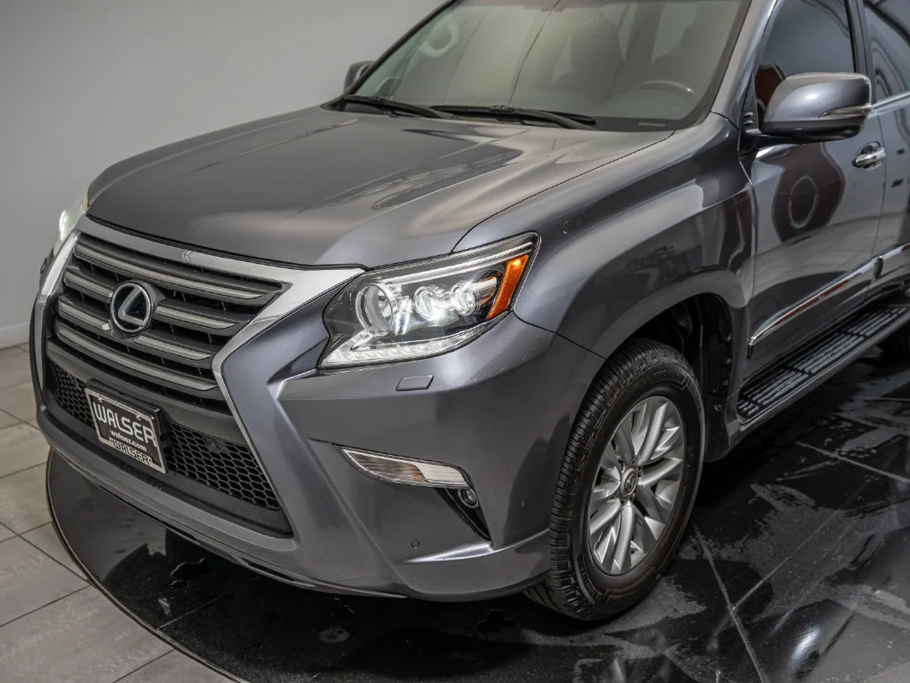 Used 2016 Gray Pearl Lexus 460 image 13