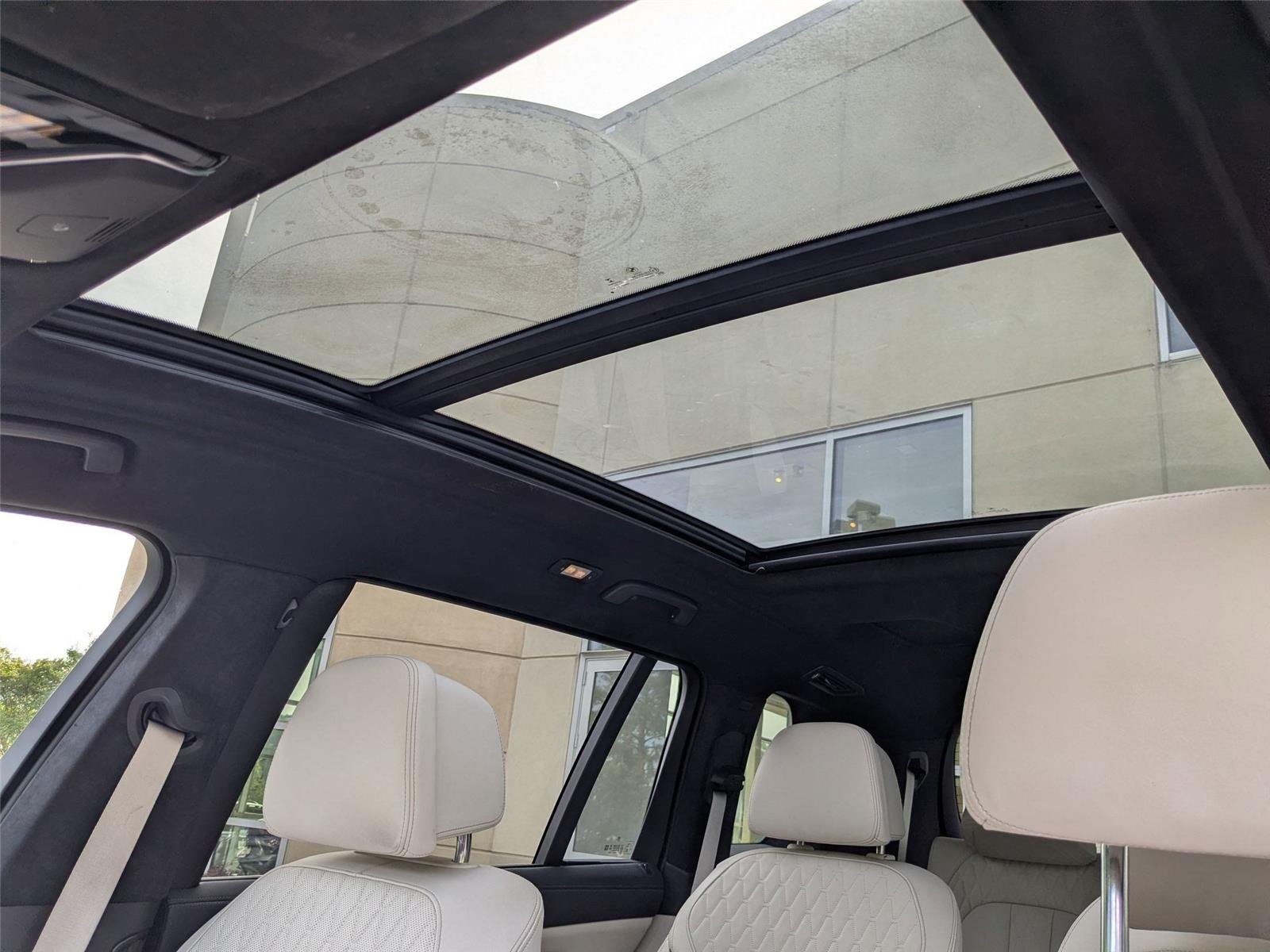 Used 2022 Arctic Grey Metallic BMW xDrive40i image 24