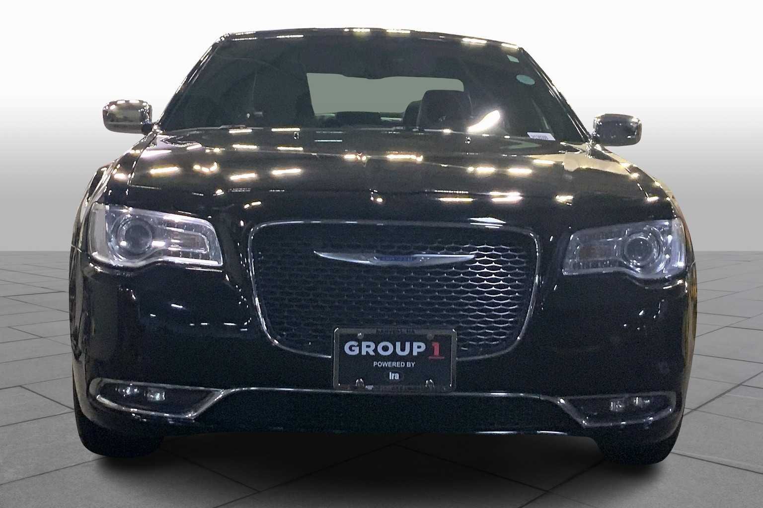 Used 2018 Gloss Black Chrysler Limited image 4