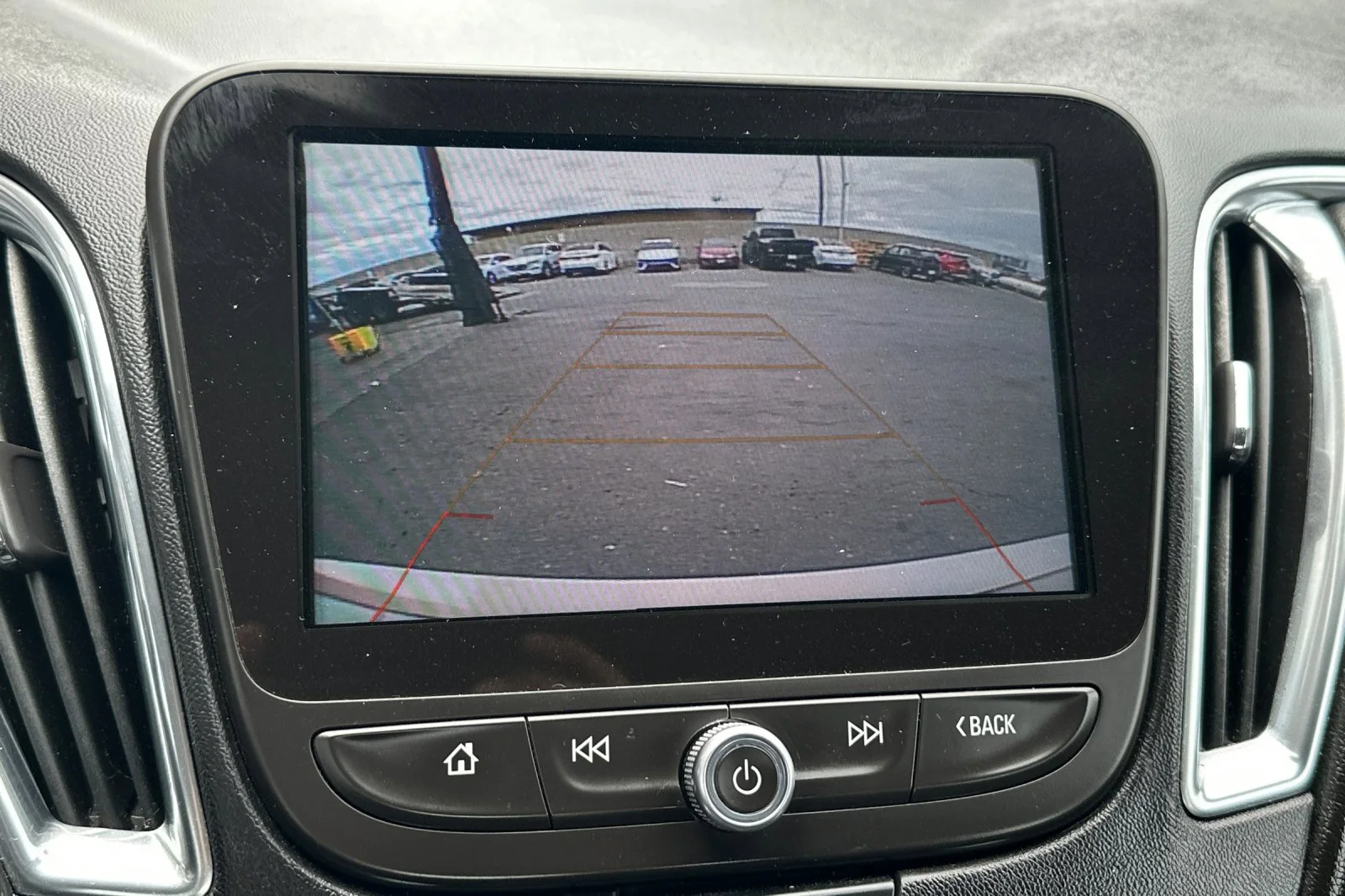 Used 2018 Sandy Ridge Metallic Chevrolet Premier image 19