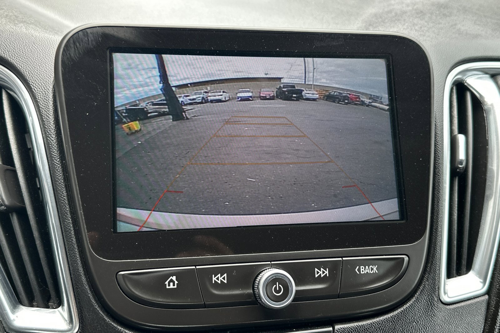 Used 2018 Sandy Ridge Metallic Chevrolet Premier image 19