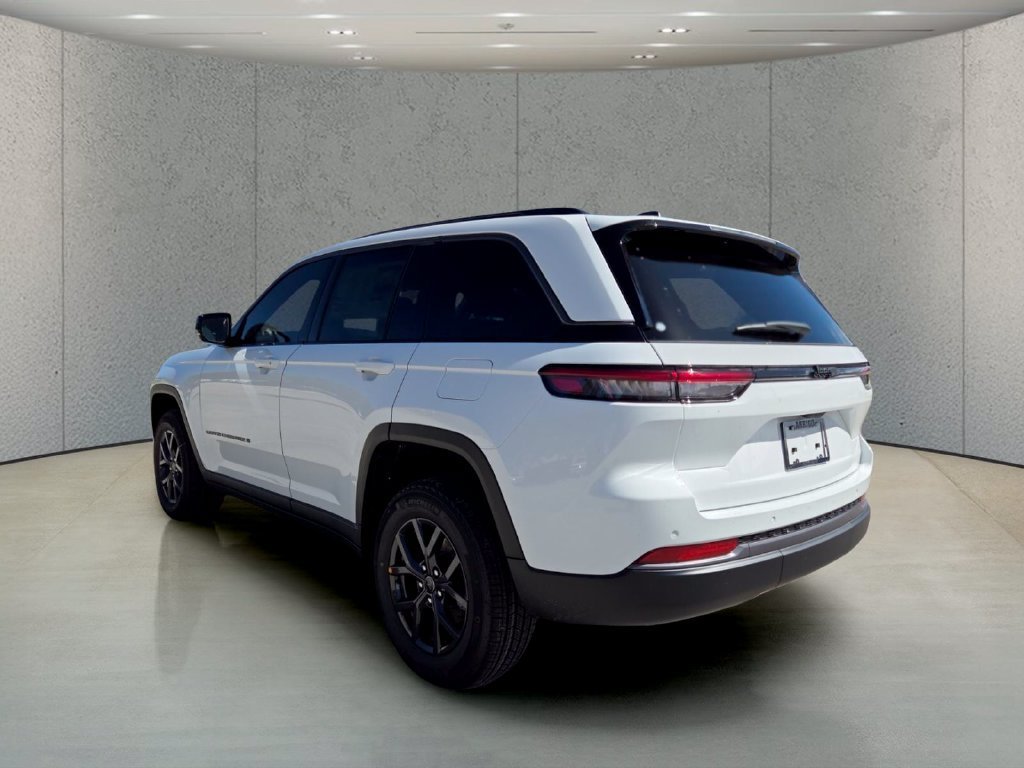 New 2027 Bright White Clear-Coat Paint Jeep Laredo Altitude image 8