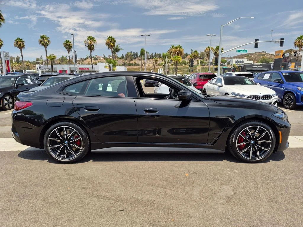 New 2026 Black BMW xDrive40 image 3