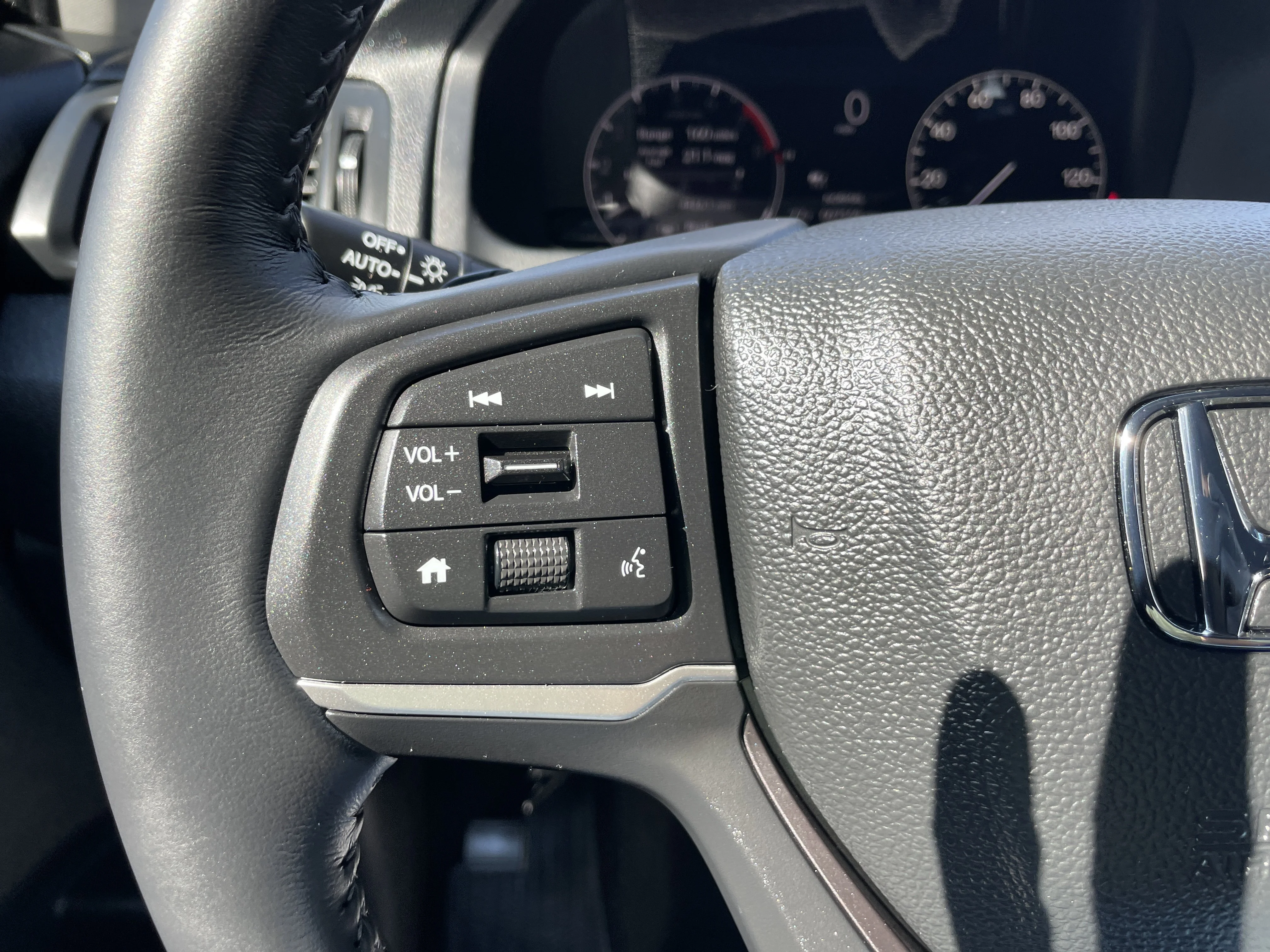 Certified Used 2025 Gray Pearl Honda RTL+ image 24
