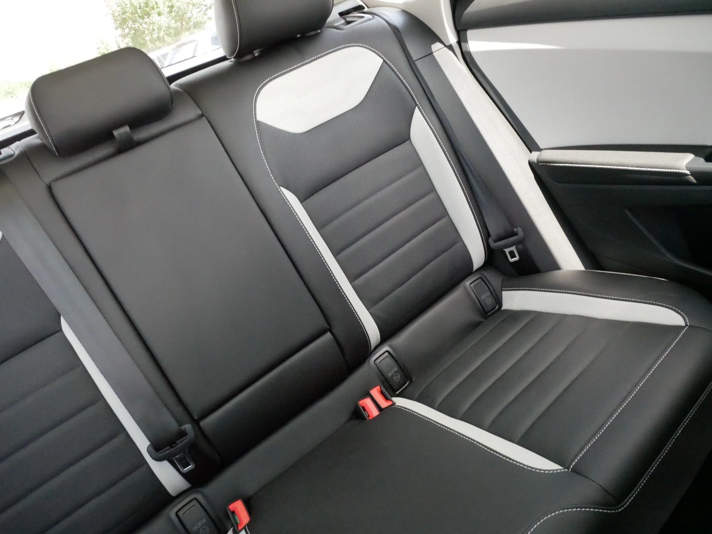 Used 2025 Pure White Volkswagen SEL image 14
