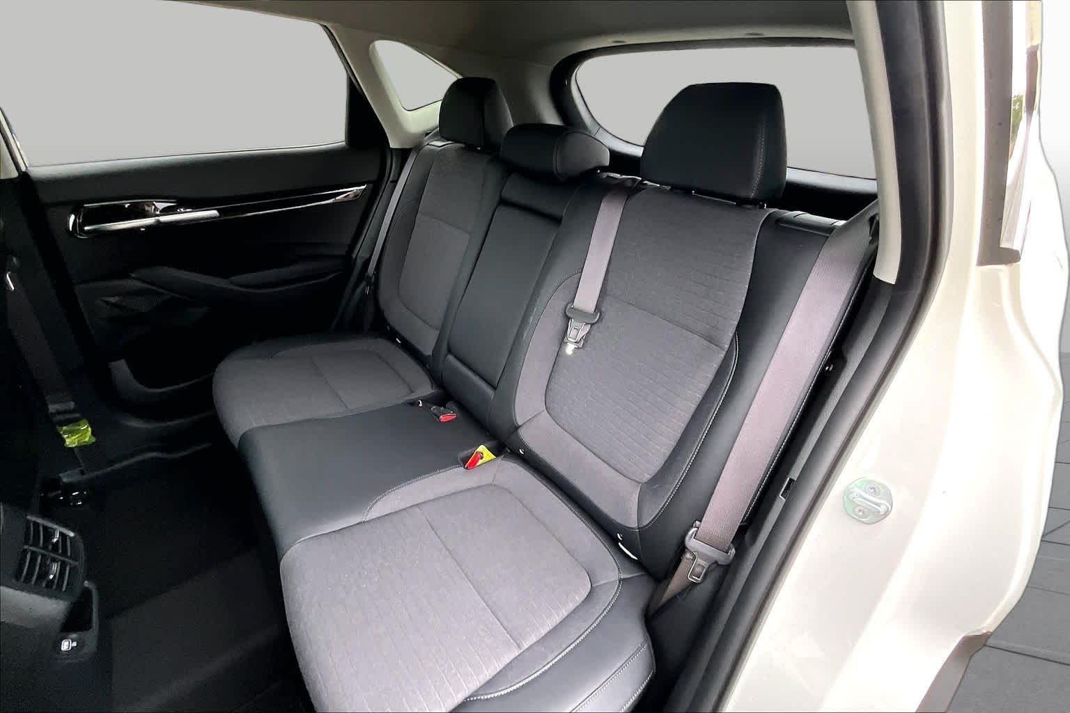 Used 2023 Snow White Pearl Kia S image 18