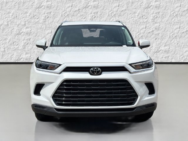 Used 2026 Pearl Toyota XLE image 8