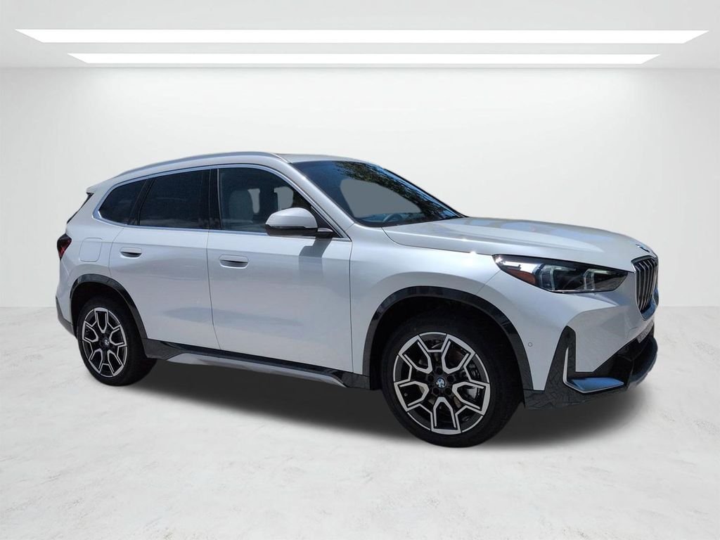 New 2026 Mineral White Metallic BMW xDrive28i image 2