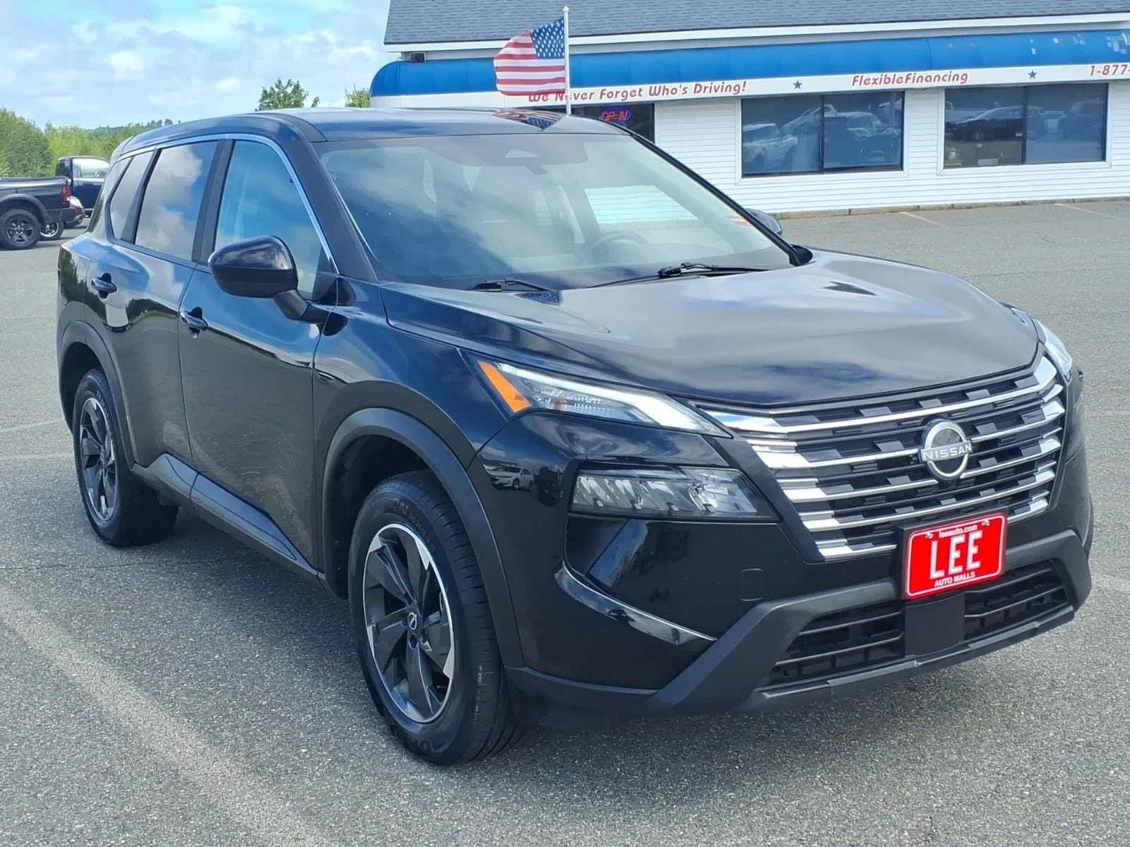 Used 2025 Super Black Nissan SV image 3