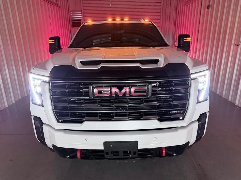 Used 2024 White GMC AT4 image 9