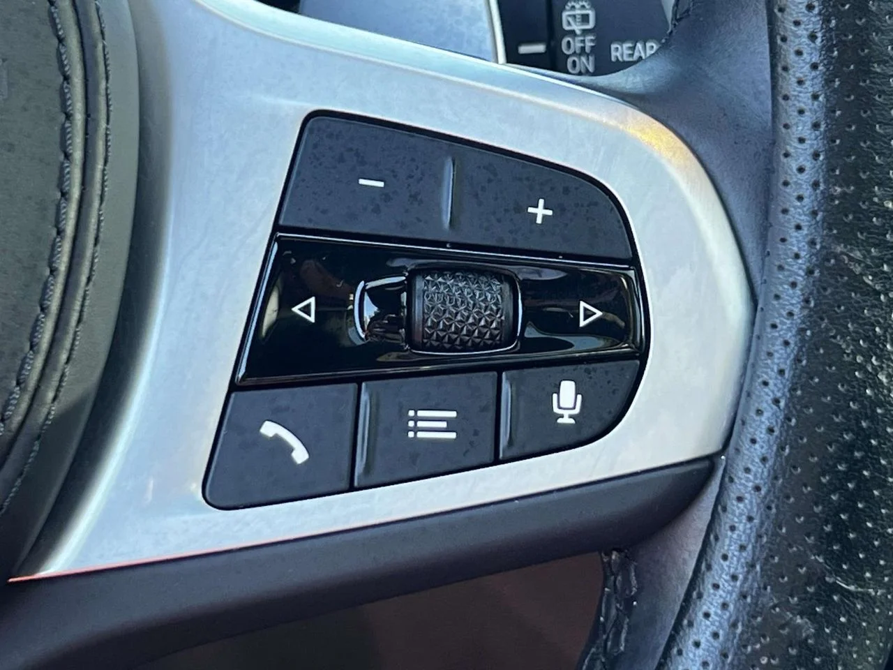 Used 2024 Gray Metallic BMW xDrive30i image 31