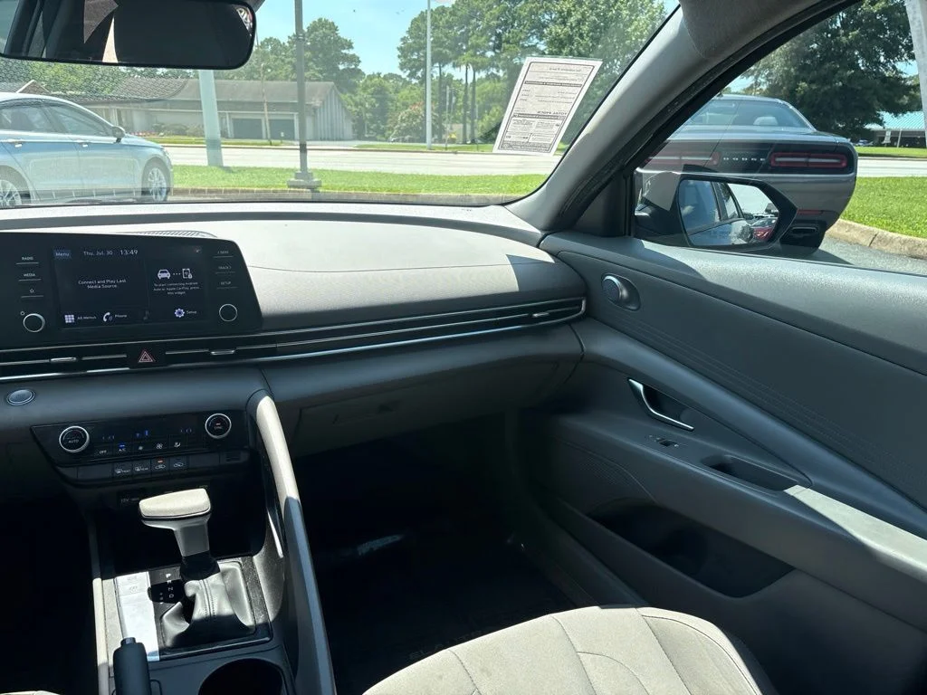 Used 2023 Black Hyundai SEL image 11
