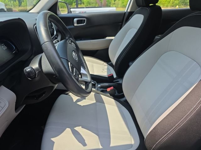 Used 2025 White Hyundai SEL image 15