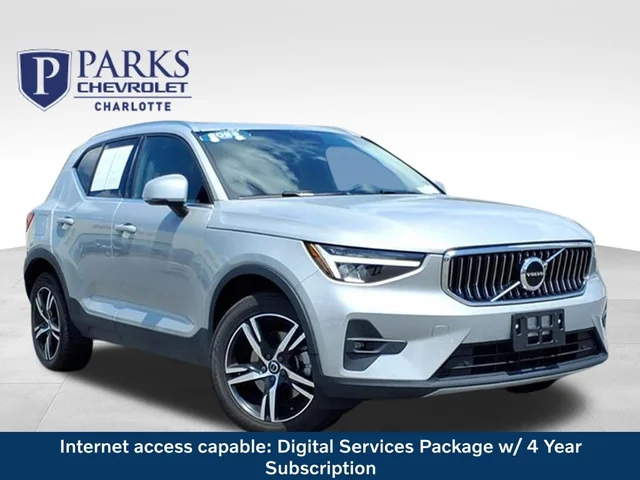 2023 Volvo XC40 B5 Plus Bright Theme