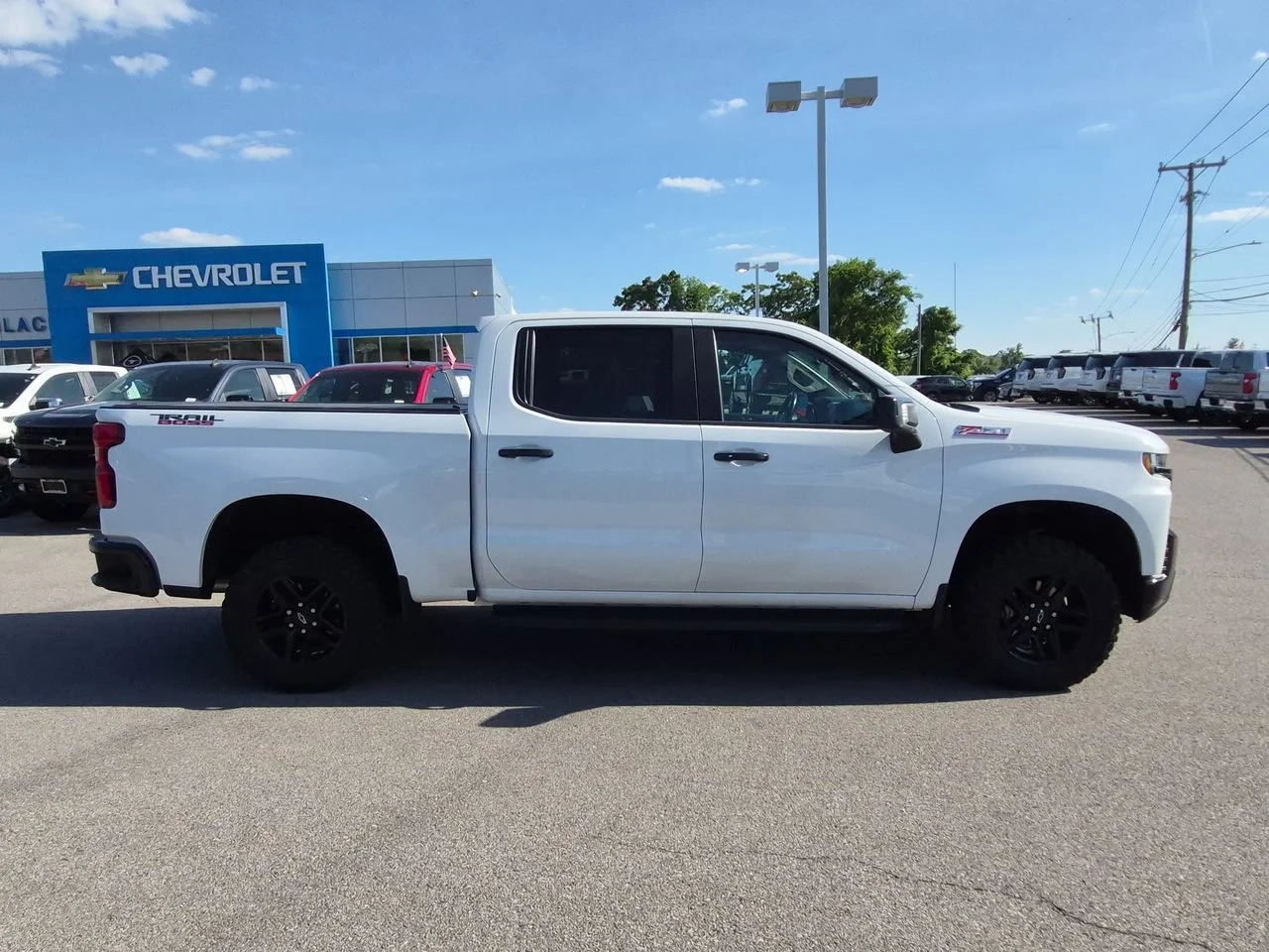 Used 2021 SUMMIT WHITE Chevrolet LT Trail Boss image 9