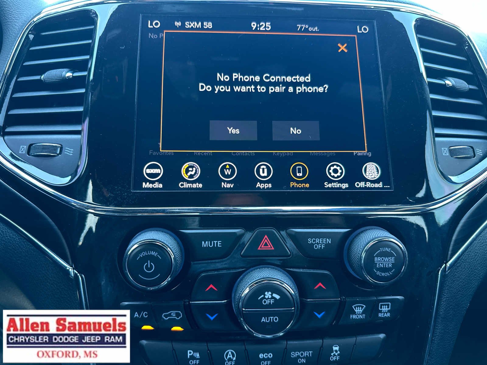 Used 2022 Bright White Clearcoat Jeep Limited image 28